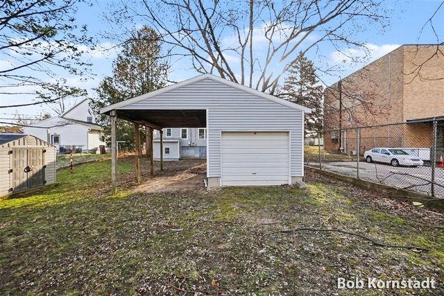 319 N Rowe Street, Ludington, MI 49431