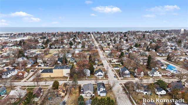 319 N Rowe Street, Ludington, MI 49431