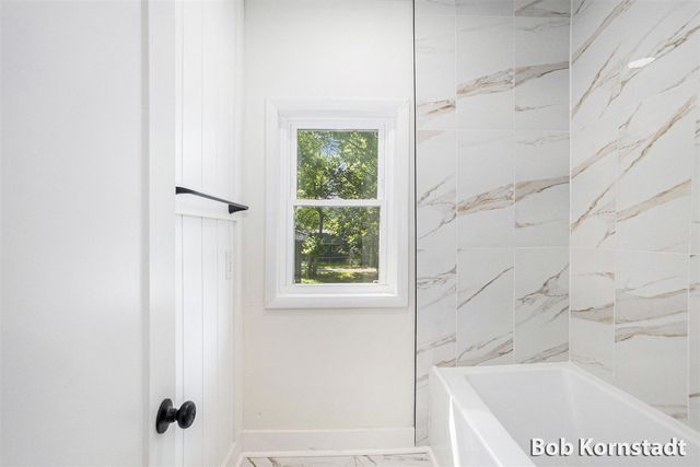 319 N Rowe Street, Ludington, MI 49431