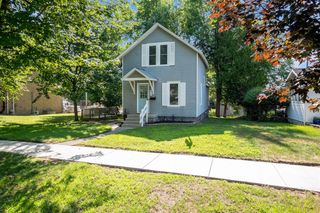 319 N Rowe Street, Ludington, MI 49431