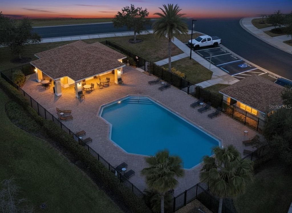 Image 60 of property listing at 9024 WHITE SAGE LOOP 37, Lakewood Ranch, FL 34202