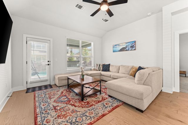 8512 McKamy DR, Austin, TX 78744