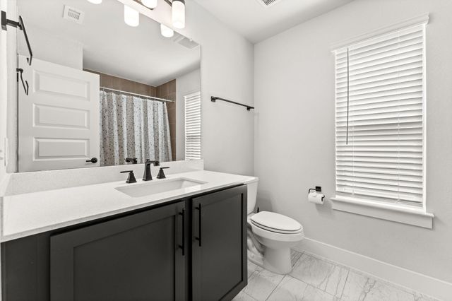 8512 McKamy DR, Austin, TX 78744