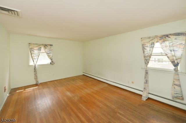 5 Dorothy St, Fair Lawn Boro, NJ 07410