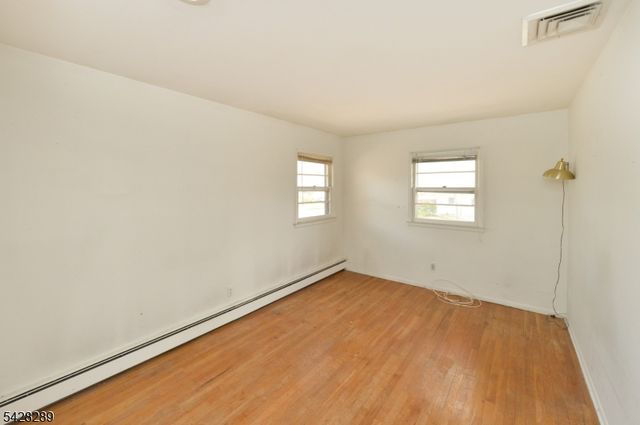 5 Dorothy St, Fair Lawn Boro, NJ 07410