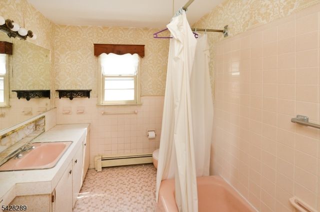 5 Dorothy St, Fair Lawn Boro, NJ 07410