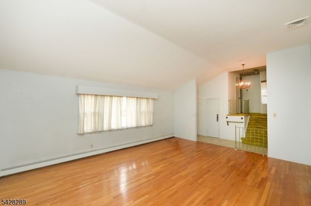 5 Dorothy St, Fair Lawn Boro, NJ 07410
