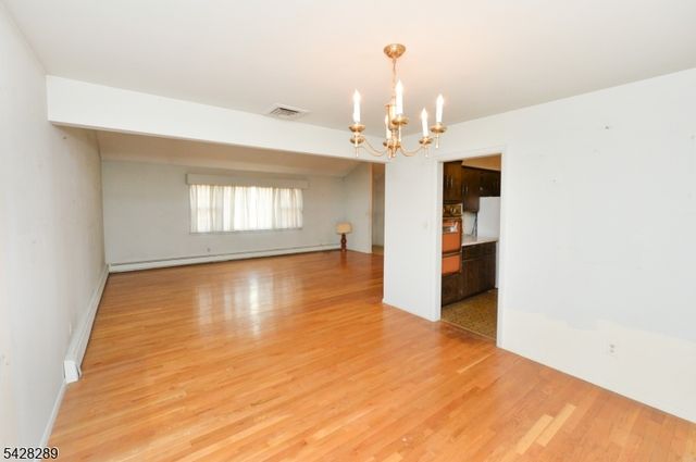 5 Dorothy St, Fair Lawn Boro, NJ 07410