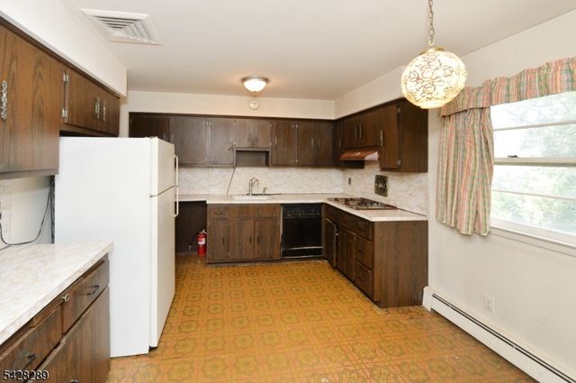 5 Dorothy St, Fair Lawn Boro, NJ 07410