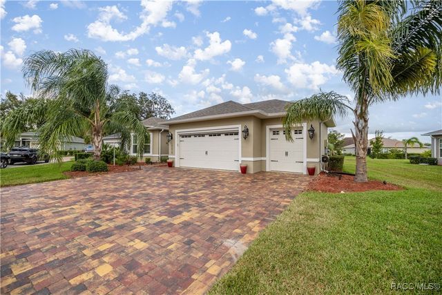 10279 Julia Isles Avenue, Oxford, FL 34484