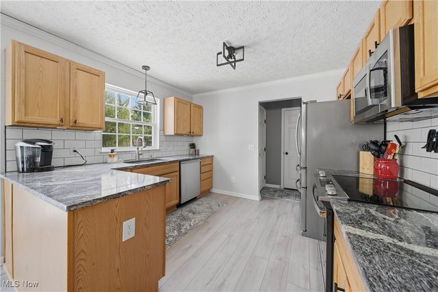 1906 Northgate Circle, Akron, OH 44320