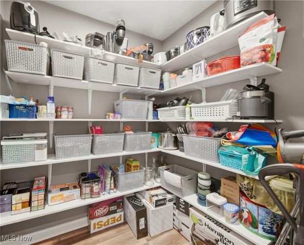 1906 Northgate Circle, Akron, OH 44320