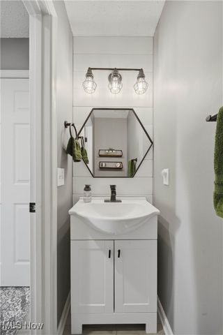 1906 Northgate Circle, Akron, OH 44320