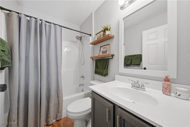 1906 Northgate Circle, Akron, OH 44320