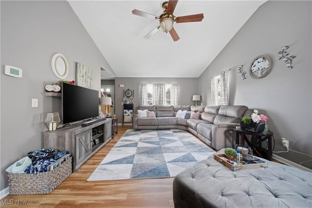 1906 Northgate Circle, Akron, OH 44320