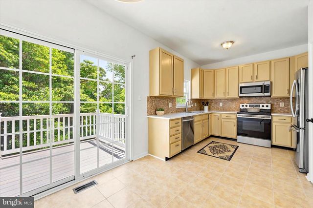 16 LINDA LN, Aston, PA 19014