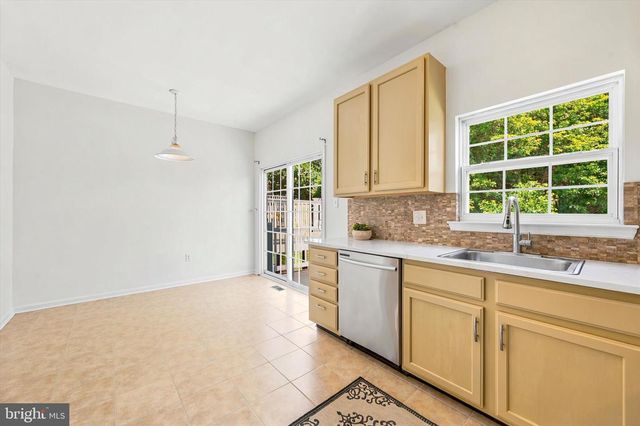 16 LINDA LN, Aston, PA 19014