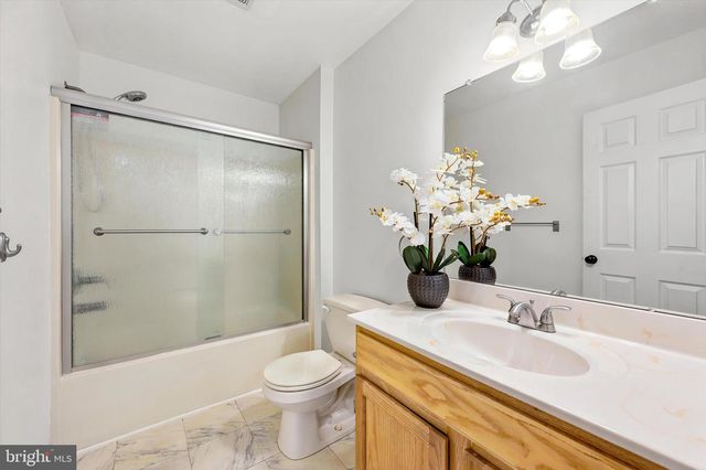 16 LINDA LN, Aston, PA 19014
