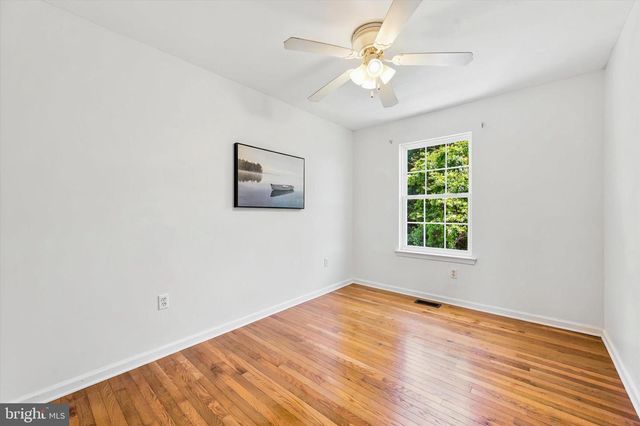 16 LINDA LN, Aston, PA 19014