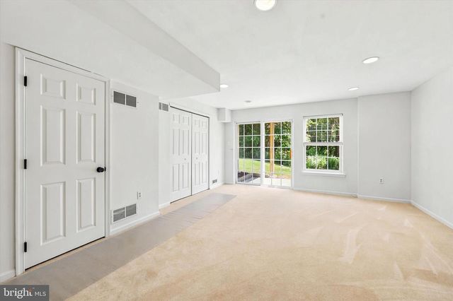 16 LINDA LN, Aston, PA 19014