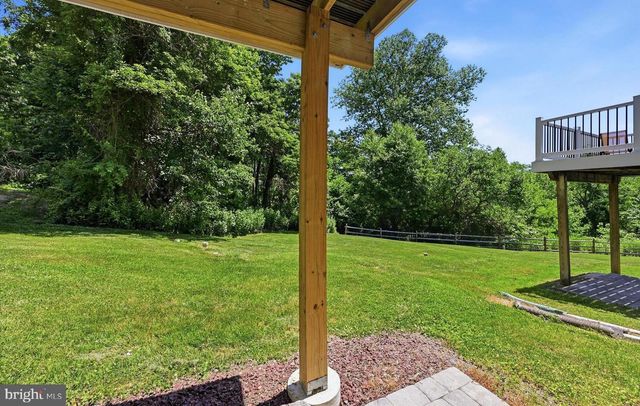 16 LINDA LN, Aston, PA 19014