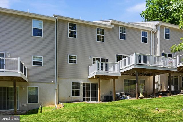 16 LINDA LN, Aston, PA 19014