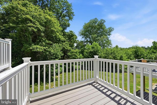 16 LINDA LN, Aston, PA 19014