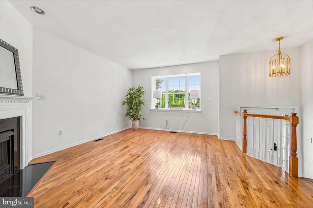16 LINDA LN, Aston, PA 19014