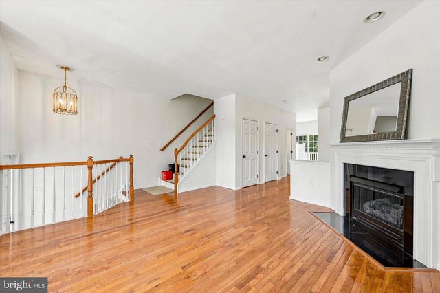 16 LINDA LN, Aston, PA 19014