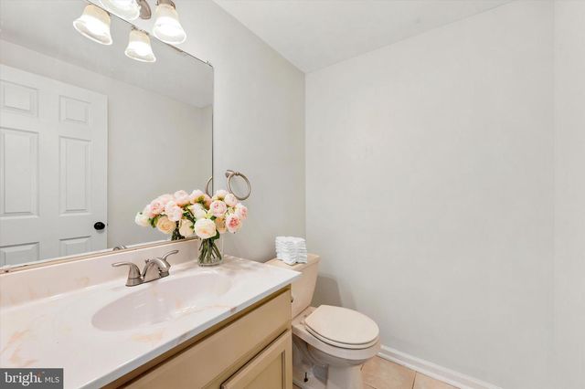 16 LINDA LN, Aston, PA 19014