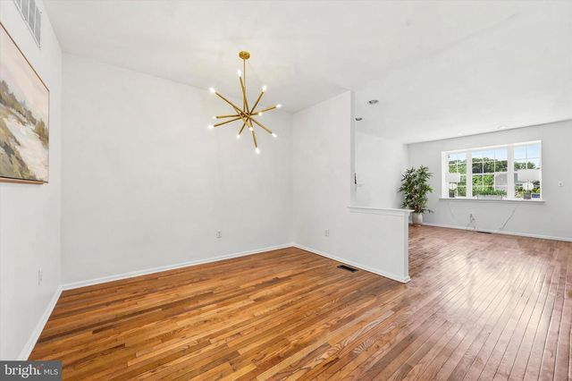 16 LINDA LN, Aston, PA 19014