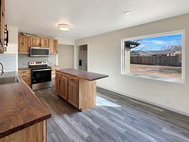 1212 9th Street, Shallowater, TX 79363