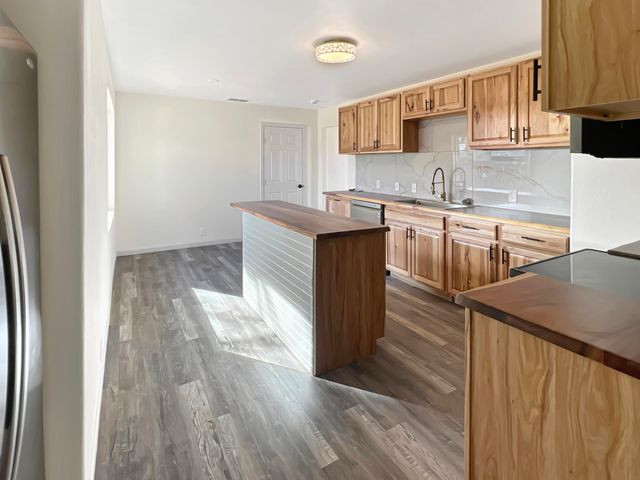 1212 9th Street, Shallowater, TX 79363