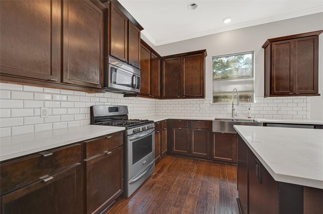 2110 Winbern Street, Houston, TX 77004