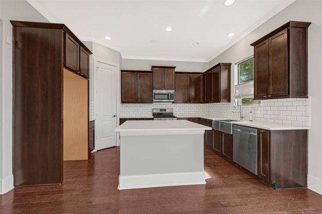 2110 Winbern Street, Houston, TX 77004