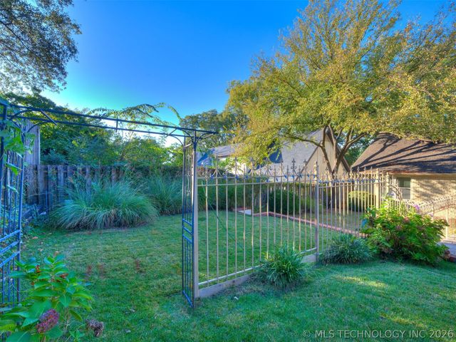 2620 E 73rd Street, Tulsa, OK 74136