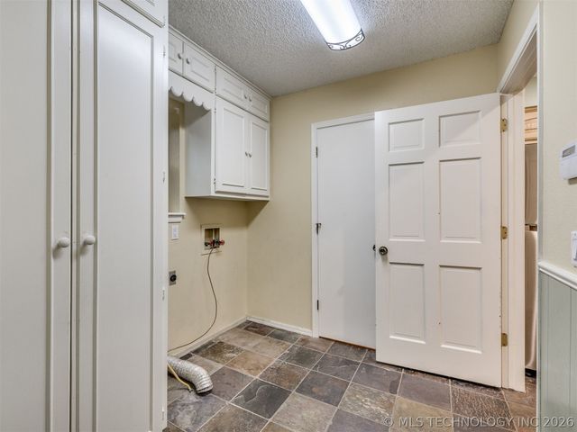 2620 E 73rd Street, Tulsa, OK 74136