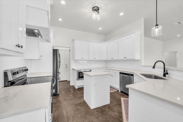 110 Indian Trails Road, Riesel, TX 76682