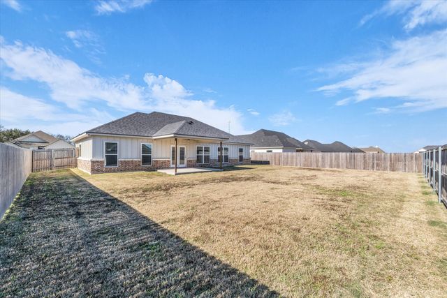 110 Indian Trails Road, Riesel, TX 76682