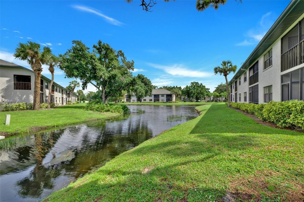 4420 46TH AVENUE W 202, BRADENTON, FL 34210 — photo 2