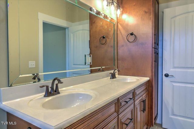 2049 Presley Crossing, Jonesborough, TN 37659