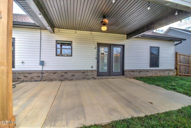 2049 Presley Crossing, Jonesborough, TN 37659