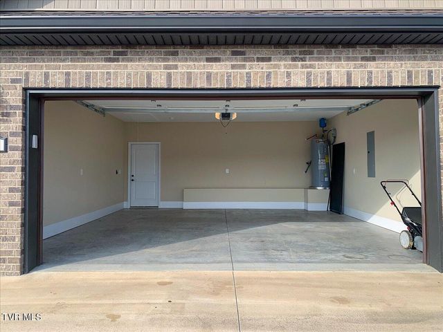 2049 Presley Crossing, Jonesborough, TN 37659