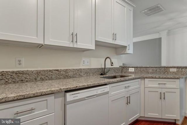 5053 DONOVAN DR, Alexandria, VA 22304