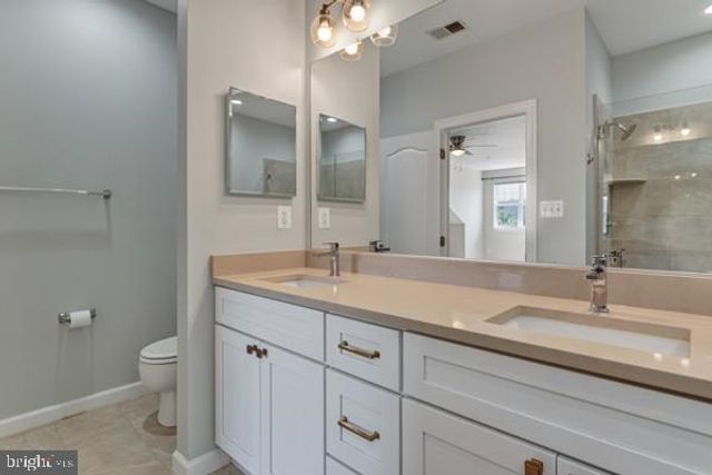 5053 DONOVAN DR, Alexandria, VA 22304