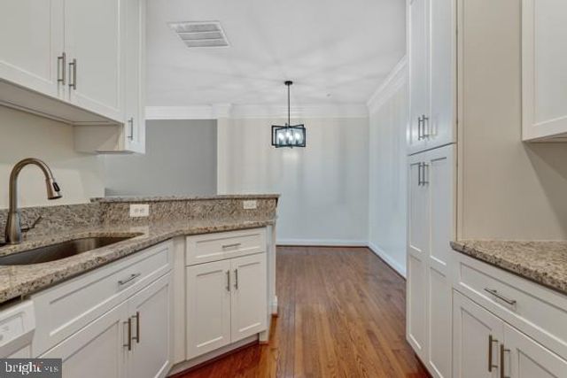 5053 DONOVAN DR, Alexandria, VA 22304