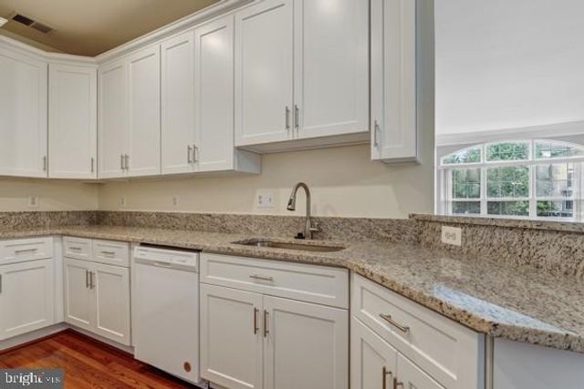 5053 DONOVAN DR, Alexandria, VA 22304