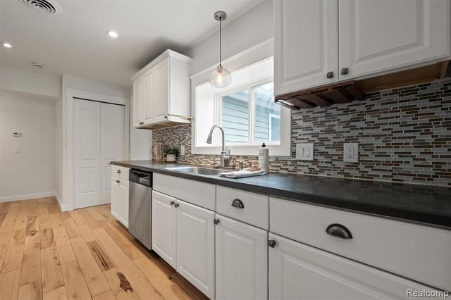 970 Henderson Avenue, Waterford, MI 48328