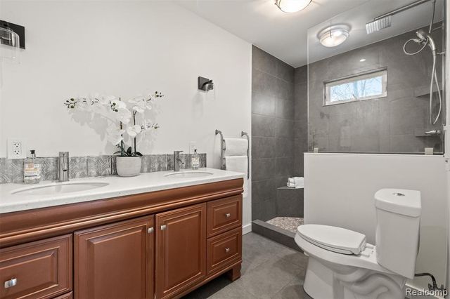 970 Henderson Avenue, Waterford, MI 48328