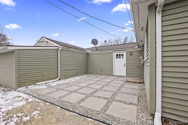 970 Henderson Avenue, Waterford, MI 48328